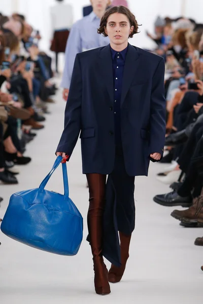 Look 13